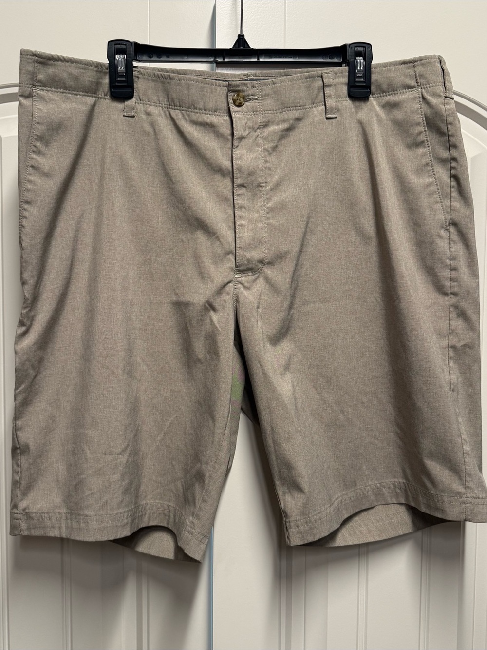 Men’s PGA Tour Golf Khaki Shorts Sz 40 , 9 Inseam